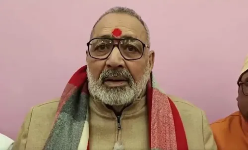 क्या कांग्रेस नेता बोम्मा महेश का सनातन पर दिया बयान अज्ञानता का परिणाम है? गिरिराज सिंह