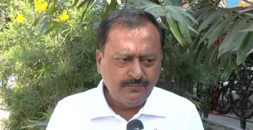 अल्बानिया से तुलना पर कांग्रेस का इनकार: 'भारत में आंदोलन गांधी के रास्ते पर ही होगा'