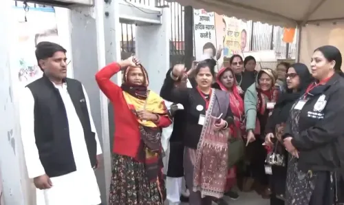 Why are Congress workers raising derogatory slogans against PM Modi during the 'vote theft' protest in Delhi?
