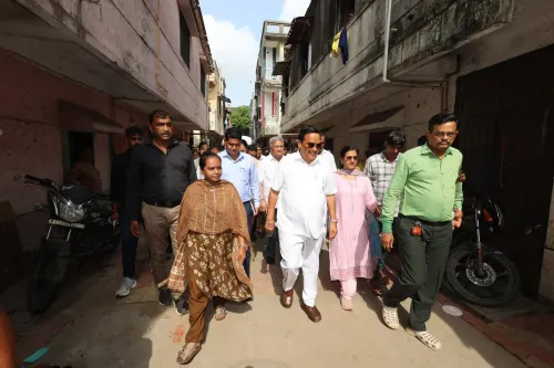 CR Paatil Distributes Flood Relief to Families in Surat's Limbayat