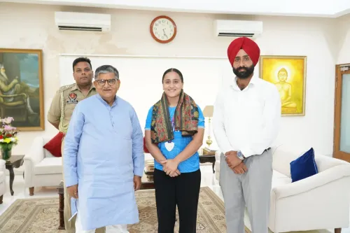 CWG 2026 रजत पदक विजेता हरजिंदर कौर को पंजाब राज्यपाल कटारिया ने चंडीगढ़ में किया सम्मानित