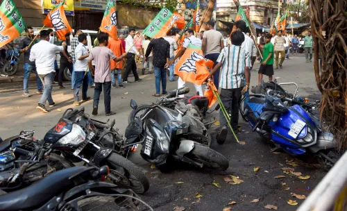 BJP and TMC Supporters Clash in Kolkata; Vehicles Damaged