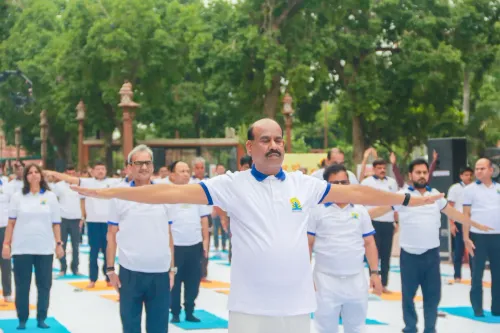 ओम बिरला का संसद परिसर में योगाभ्यास