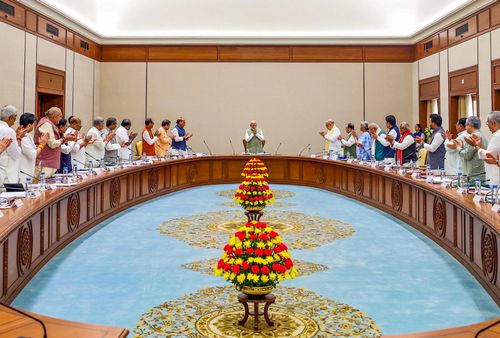 मंत्रिमंडल ने मोदी को लगातार कार्यकालों में सबसे लंबे सेवारत PM बनने पर दी बधाई