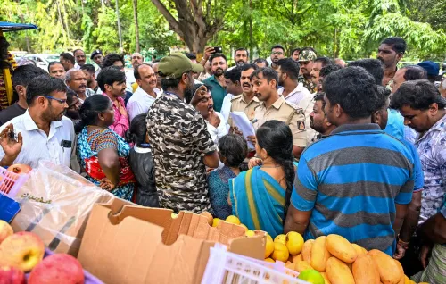 पुलिस और फेरीवालों के बीच बातचीत, राजराजेश्वरी नगर