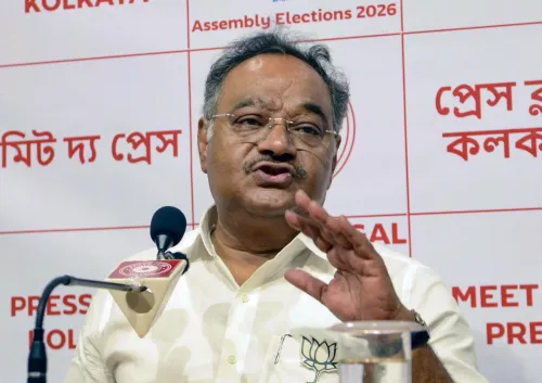 सामिक भट्टाचार्य ने कोलकाता में ‘मीट द प्रेस’ को संबोधित किया