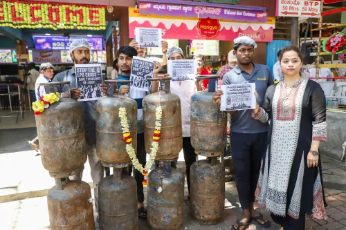 Protests Erupt Among Hotel Workers and Owners Over LPG Shortage in Bengaluru