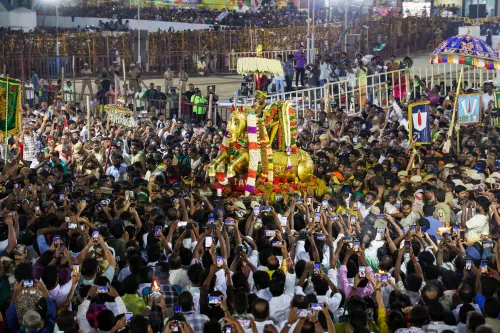 Madurai: Lord Kallazhagar Enters Vaigai River During Chithirai Festival