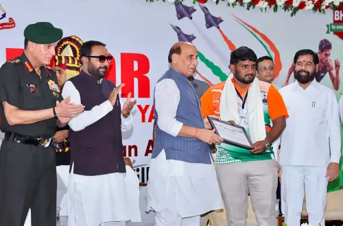 New Delhi: Rajnath Singh attends 'Sindoor Maha Raktdaan Yatra'