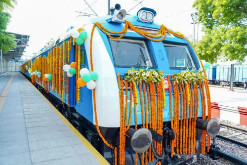 जींद स्टेशन पर तैयार खड़ी भारत की पहली हाइड्रोजन ट्रेन