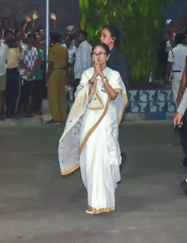 कोलकाता: ममता बनर्जी पार्टी बैठक में शामिल हुईं