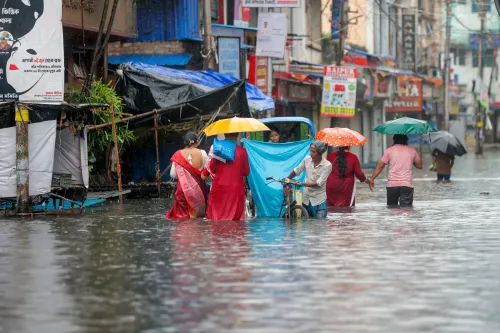 Howrah: Waterlogging disrupts normal life amid heavy rain