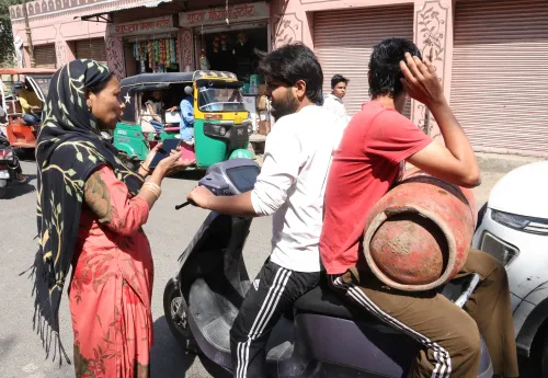 जयपुर: आपूर्ति चिंता के बीच LPG की भीड़
