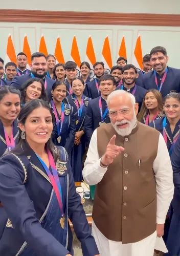 New Delhi: PM Modi meets Commonwealth Games Medallists