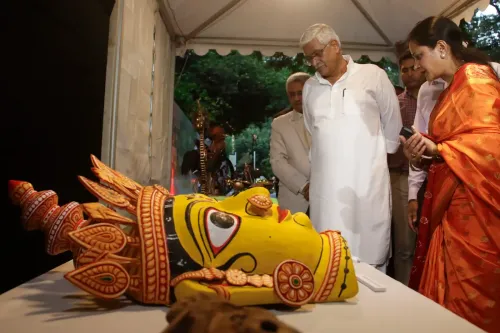 शेखावत ने कलाकृतियों का किया अवलोकन — ललित कला अकादमी, नई दिल्ली