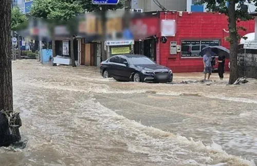 दक्षिण कोरिया: मूसलाधार बारिश से तबाही, भूस्खलन में एक की मौत