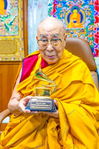 Dalai Lama discharged from Delhi hospital after left knee replacement