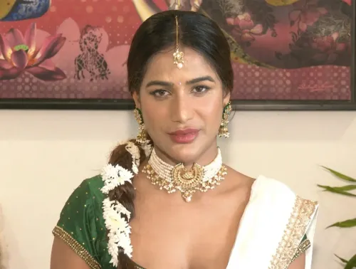 टाइगर श्रॉफ पर फायरिंग से बॉलीवुड सहमा, पूनम पांडे बोलीं — 'ऐसी मौत नहीं मरना'