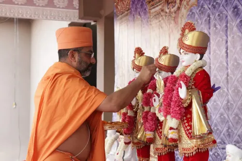 दशहरा पर अक्षरधाम में 'विश्व शांति महायज्ञ': 30 संतों ने 108 यज्ञकुंडों में दी आहुति