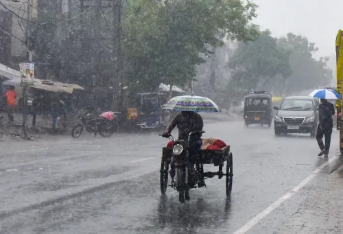 Amritsar: Commuters brave heavy monsoon rain