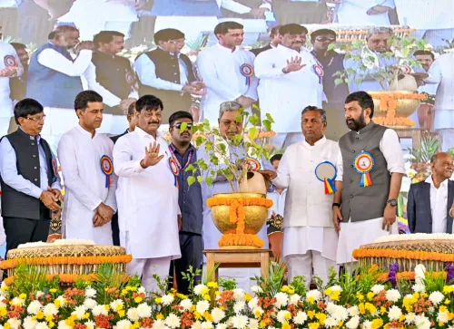 बेंगलुरु: कांग्रेस नेताओं ने आंबेडकर जयंती समारोह में भाग लिया