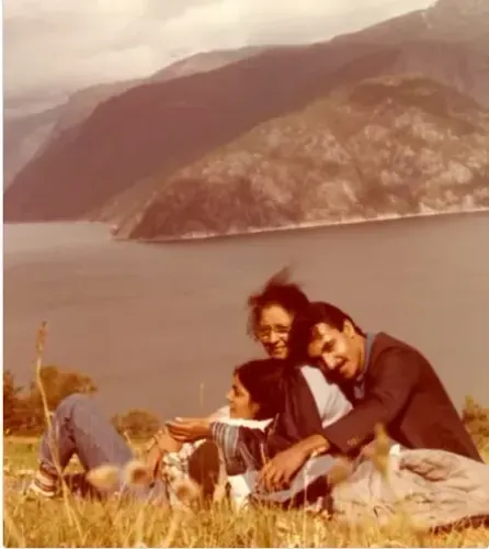 दीप्ति नवल ने शेयर की 1982 की यूरोप यात्रा की यादगार तस्वीर, परिवार के साथ पुरानी यादें ताजा कीं