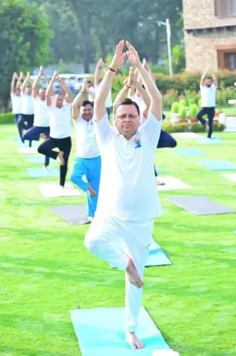 देहरादून: मुख्यमंत्री आवास में योगाभ्यास, सीएम धामी ने की योग को दिनचर्या का हिस्सा बनाने की अपील