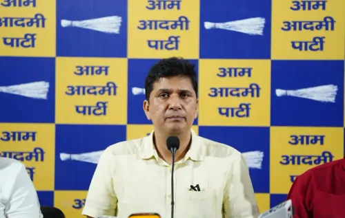 दिल्ली SIR विवाद: 'आप' का आरोप — गांवों और अनधिकृत कॉलोनियों में 50% लोगों तक नहीं पहुंचे एन्यूमरेशन फॉर्म