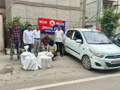 दिल्ली के छावला में 1,133 बोतल अवैध शराब बरामद, कार से सप्लाई करने वाला अशोक शर्मा गिरफ्तार