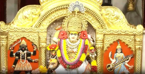 दिल्ली: चैत्र नवरात्रि के दूसरे दिन झंडेवालान मंदिर में श्रद्धालुओं का उमड़ा सैलाब, माता रानी के दर्शन का लिया लाभ