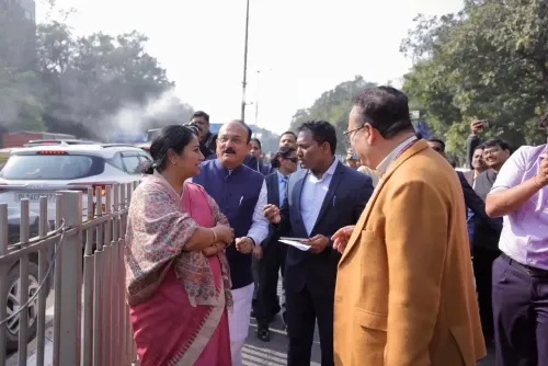 Has Delhi CM Launched a Pole-Mounted Mist Spray System for Pollution Control at ITO?