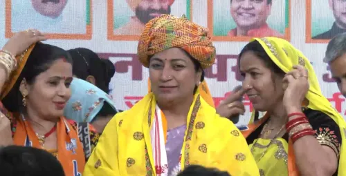 Delhi Chief Minister Engages with 'Mann Ki Baat', Encourages Community Development