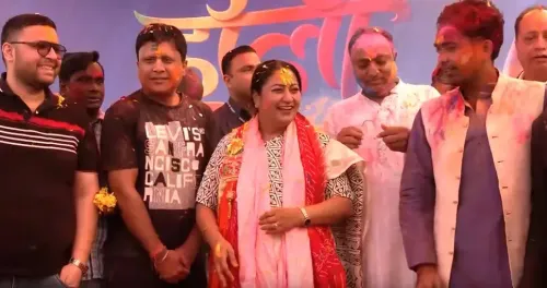 Delhi CM Rekha Gupta Hosts Holi Celebration at Home, Sends Warm Wishes to Citizens