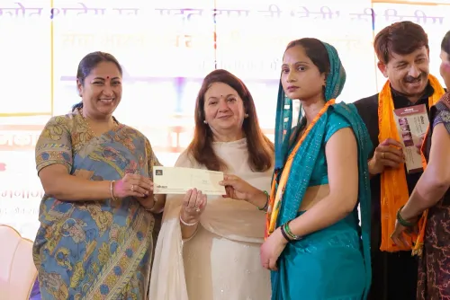 How is Delhi CM Rekha Gupta Supporting 201 Working Women?