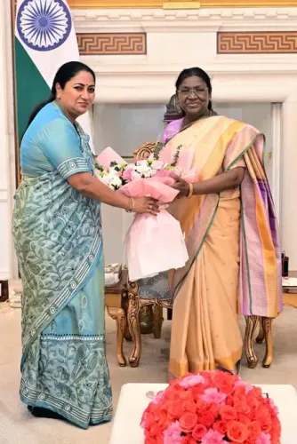What Did Delhi CM Rekha Gupta Discuss with President Droupadi Murmu?