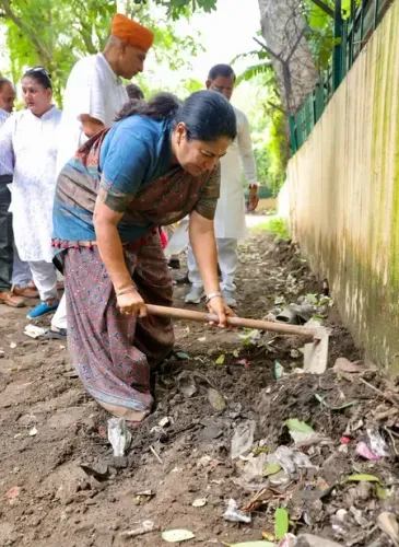 How is Delhi CM Rekha Gupta Rallying Public Support for a Cleanliness Drive?