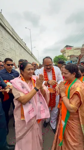 Delhi CM Rekha Gupta Thanks BJP Workers on Varanasi-Mirzapur Route