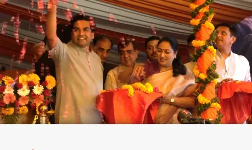 Delhi CM Rekha Gupta welcomes Kanwariyas at Apsara Border, reviews Kanwar Yatra arrangements