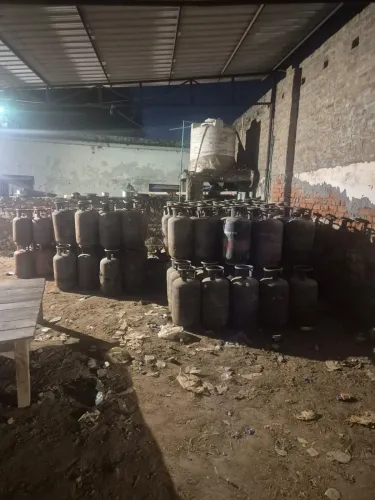 Delhi Police Crime Branch Dismantles LPG Hoarding Ring in Ranhola; 459 Cylinders Recovered