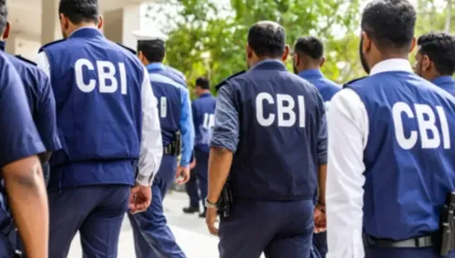 दिल्ली: डाक विभाग का अधिकारी रिश्वत लेते रंगे हाथों पकड़ा गया