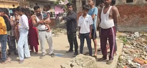 दिल्ली: जर्जर शौचालय का पिलर गिरने से 7 वर्षीय तान्या की मौत, MCD पर लापरवाही का आरोप