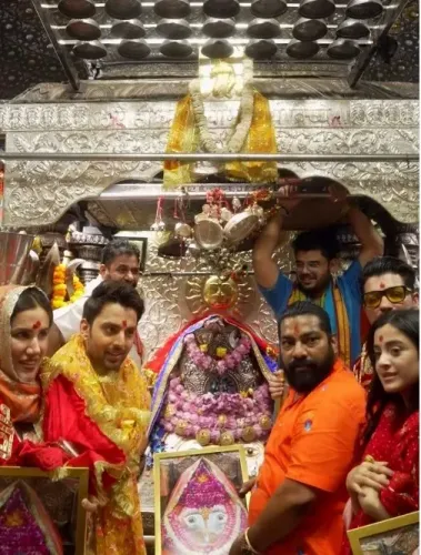 फिल्म 'आर्यभट्ट का जीरो' की रिलीज से पहले हिमांश कोहली और सोनल्ली सेगल ने कालकाजी मंदिर में माँगा आशीर्वाद