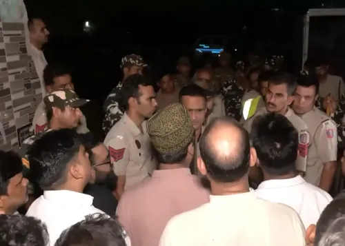 दिल्ली: शालीमार बाग में मदीना मस्जिद पर रात के अंधेरे में बुलडोजर, इमाम बोले — कुरान निकालने का वक्त भी नहीं दिया