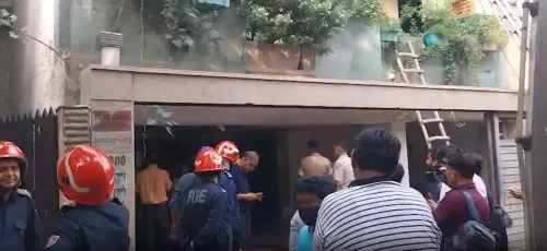 दिल्ली: न्यू फ्रेंड्स कॉलोनी की रिहायशी इमारत में आग, 4 बच्चों समेत 8 लोग सुरक्षित बचाए