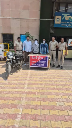 दिल्ली पुलिस की बिंदापुर में बड़ी सफलता, बाइक सहित दो स्नैचर्स गिरफ्तार