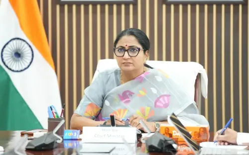 दिल्ली जल संकट: CM रेखा गुप्ता की उच्चस्तरीय बैठक, 980 टैंकर और हरियाणा से 1,000 क्यूसेक पानी का आश्वासन