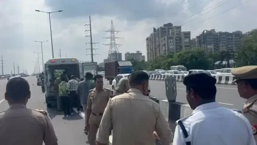 क्या दिल्ली-मेरठ एक्सप्रेसवे पर कांवड़ियों के साथ हुआ हादसा जानलेवा था?