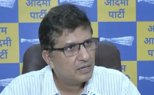 दिल्ली में 500 तिरंगे हटाने पर AAP का हमला, सौरभ भारद्वाज बोले — 'खंभे खड़े, झंडे गायब'