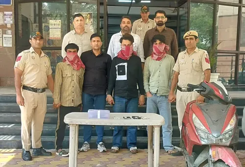 दिल्ली में स्नैचिंग गैंग का खुलासा: तीन आरोपियों की गिरफ्तारी, 6 मोबाइल फोन बरामद