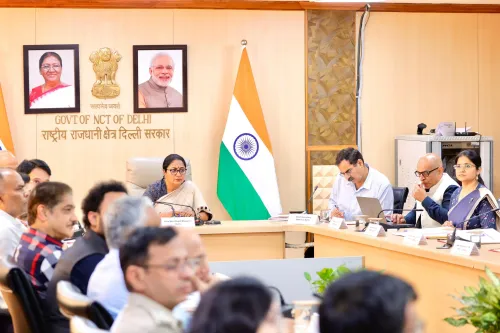 हीट वेव एक्शन प्लान 2026: CM रेखा गुप्ता ने की विस्तृत समीक्षा, स्कूलों को 2 मई तक रिपोर्ट देने के निर्देश